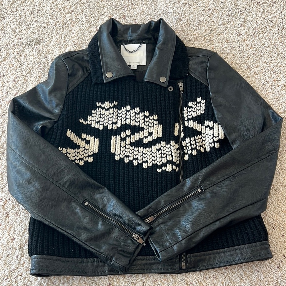 Anthropologie leather jacket(size M)